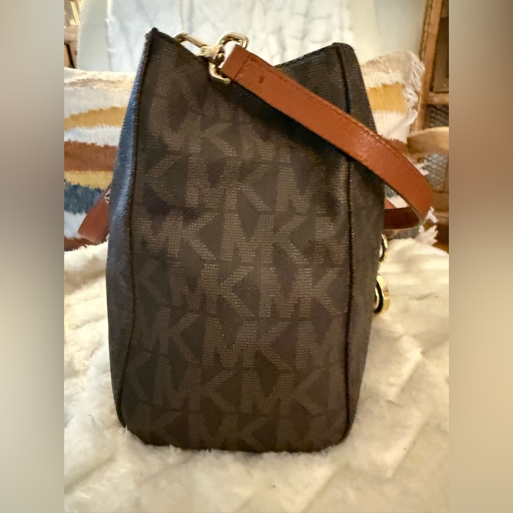 Michael Kors Cynthia Brown Monogram Medium Satchel Handbag - Picture 3 of 11